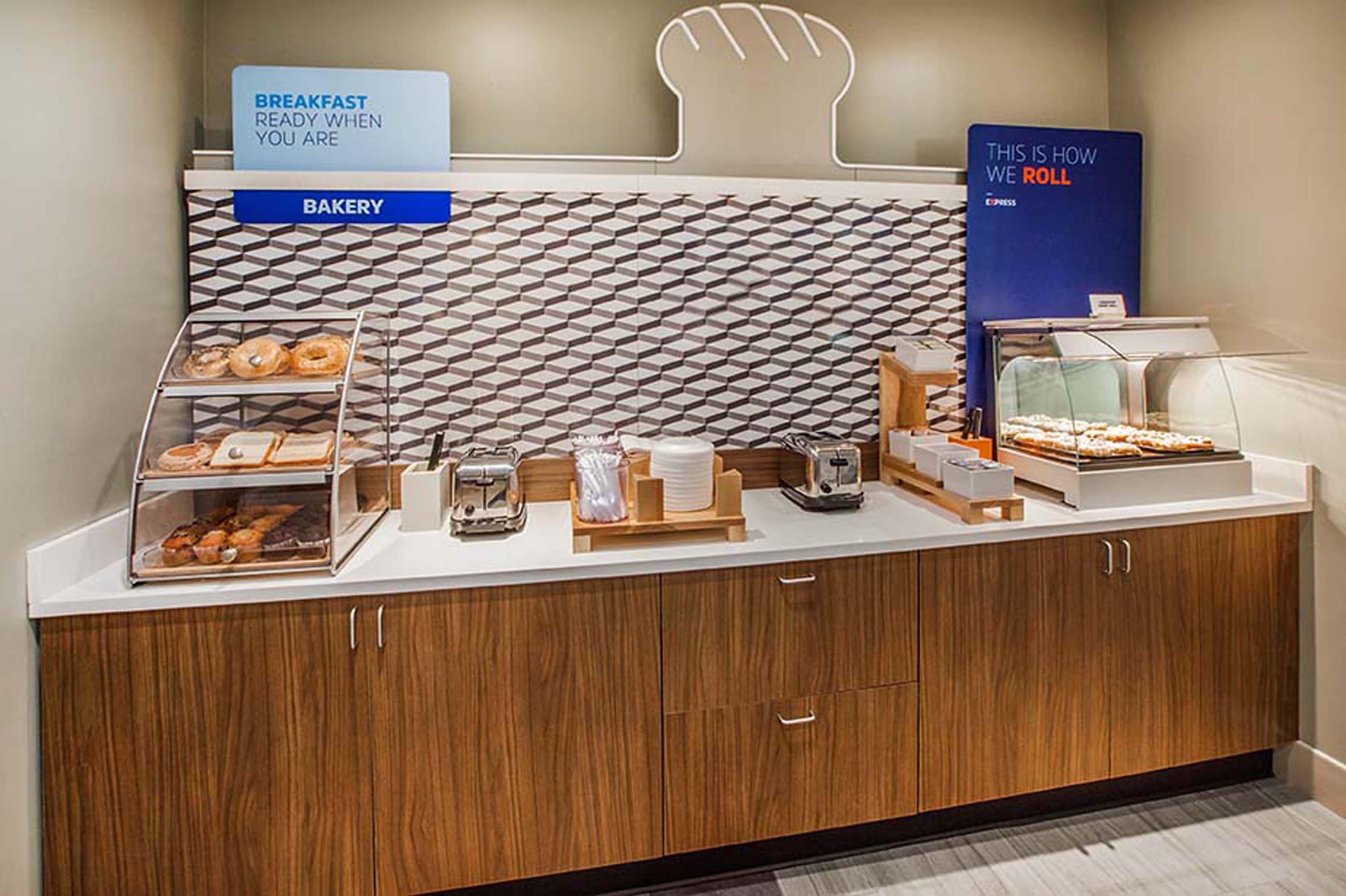Holiday Inn Express Fort Wayne - East - New Haven By Ihg Екстериор снимка