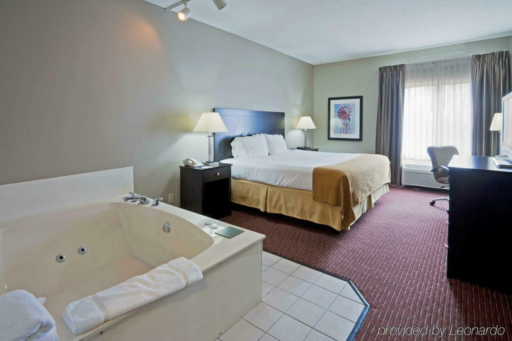 Holiday Inn Express Fort Wayne - East - New Haven By Ihg Екстериор снимка